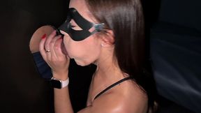 depois de dancar no enigma club minha esposa foi destribuir a buceta na glory hole