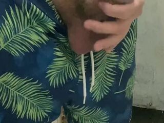 TURRO LLEGA Y SE PAJEA EN EL BAÑO MIENTRAS SE BAÑA