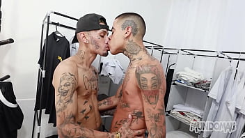 Fodendo dentro do closet!