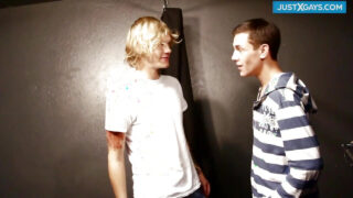 Blowjob, creampie, sædsprut, uten kondom – hjemmelaget klipp av amatørtatoverte homofile horer, stor pikk anal knullet