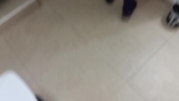 Empleada Del Servicio Cobra Algo De Mas Por Hacer Su Trabajo En Shorts Exhibiendo Su Enorme Cameltoe Si Le Das Mas Dinero Se Deja Tocar Las Tetas