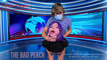 Presentadora de infomercial prueba en vivo Juguete SEXUAL - The Bad Peach- RevolveX