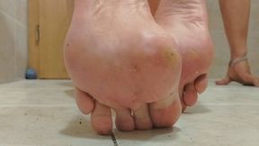 Low Angle Sole View ? Toe Flexing & Barefoot Heel Pressure
