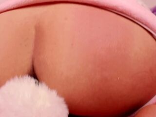 Conejita follada por un gran pene