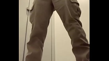 和式トイレで立ちオナ射精