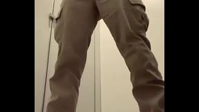 和式トイレで立ちオナ射精