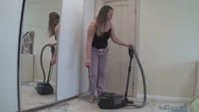 Pulling out and winding the vacuum cleaner cord