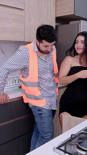 I Seduce an Architect in a Very Small Dress to Make Him Cum in My Pussy