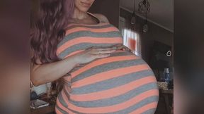 Belly mommy, belly play