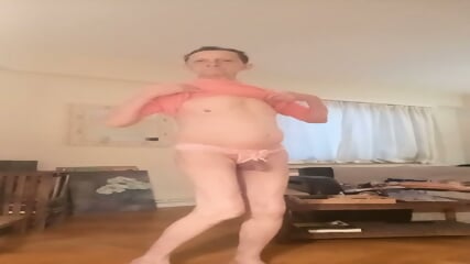 Pink Wally In His Favorite Gear  French