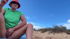 Secretely Pissing and Pussy Masturbation Girl on Public Beach