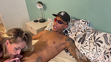 Esposa safada briga e depois faz um boquete e fode gostoso com o marido