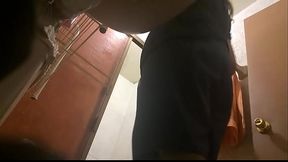 Espiando a mama en la ducha parte 1