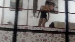 espiando a la vecina puta