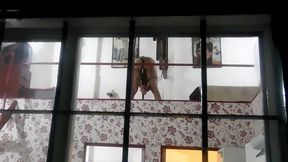 espiando a la vecina puta