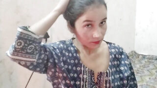 Hardcore film s těsnou kundičkou s malými prsy, indická děvka v prdeli do zadku