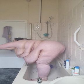 SSBBW BBW FAT STRUGGLES IN THE SHOWER BACK ISSUES FETISH