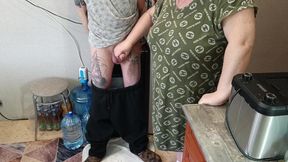 Cum in Stepmom's Mouth After Jerking off and Deep Blowjob