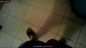 The guy fucked a really married girl in the entrance