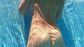 Jessica adored the producer with her sexy look