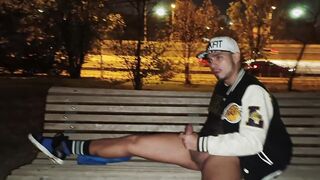 I WANK OFF AND JIZM IN A PARK IN MADRID!!!!