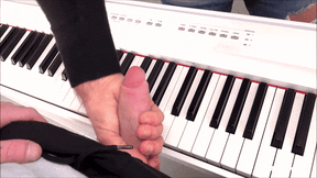 Piano play dick