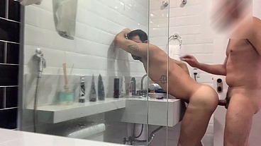 TOMANDO LEITADA DE MANHÃ CEDO