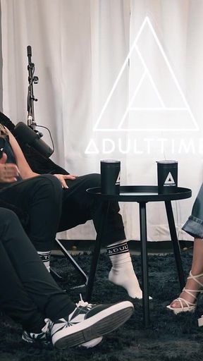 Scarlett Alexis & Anna Claire Clouds Pen*s Fingers & Mile High Club | the Adult Time Podcast