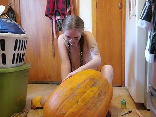 ????Cozy Exposed Pumpkin Carving!????