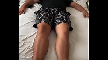 Giant foot master 7&rsquo_2ft tall - Feet size 22us