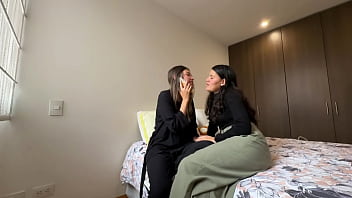 Pregnant Colombian babe gets her lesbian fantasy fulfilled