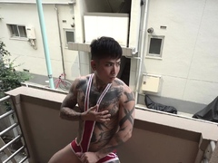 Hung Gay Enjoys His Solo Session