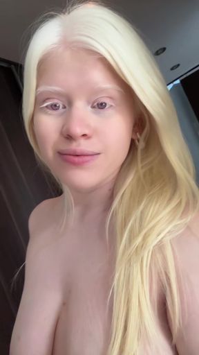 Amateur babe plays with herself on Onlyfans