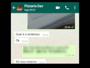 Provocando o entregador de pizza exibicionismo corno no banheiro