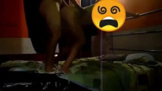 Vadia tem o cu arrombado ao ar livre até gozar muito no anal