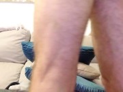 El Tío Sexy Y Cachondo Se Folla Los Cojines,Te Enseña Su Culo y Sus Huevos Por Detras 🔙