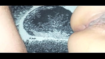 Mi ex novia me deja que se la meta por el culo! Le levanto las piernas y se la dejo ir hasta el fondo! Casi llora de dolor la putita amateur! Casero rico