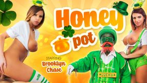 Honey Pot - Rubbing and Fucking Tight Pussy VR Porn