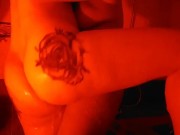 dos chicas cachondas teniendo sexo en el baño