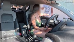 sai sem calcinha e sem sutia, bem safadinha e pedi informacoes pro pintor e deixei ele me tocar