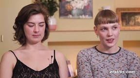 ”Ersties - Lesbische Dildo-Spiele mit Emma K und Amanita”
