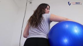 Barefoot Gym Girl Crazy Session