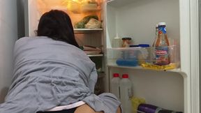 I masturbate with a huge cucumber in my hot, juicy pussy, making myself squirt - fetish