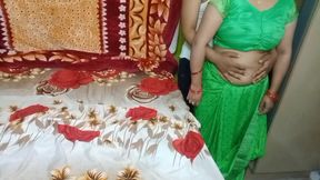 Indian beautiful bhabhi removed her saree.