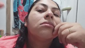 Estiramientos extraños de la cara.