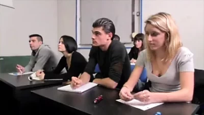 Prof Sexy Met la Classe en Suspense