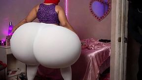 Big Ass Stepmom Twerking in Tight Leggings in Bedroom