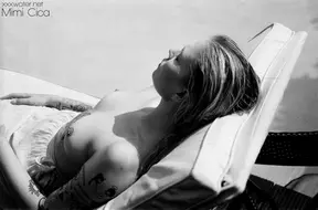 Mimi Cica seduces with small boobs in pool