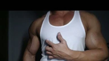 Big Muscled Bodybuilde Rfflex Show