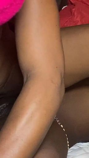 Hoodrat Lesbo Threesome Going All Nasty